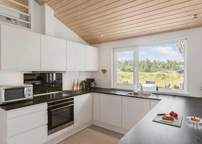 Bl1564-blokhus-ved-skoven-8 *